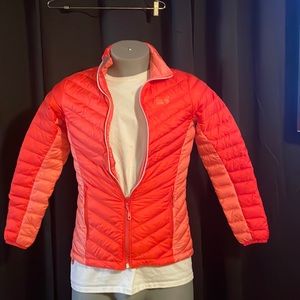 Mountain hardware women’s lightweight puffer jacket size small
